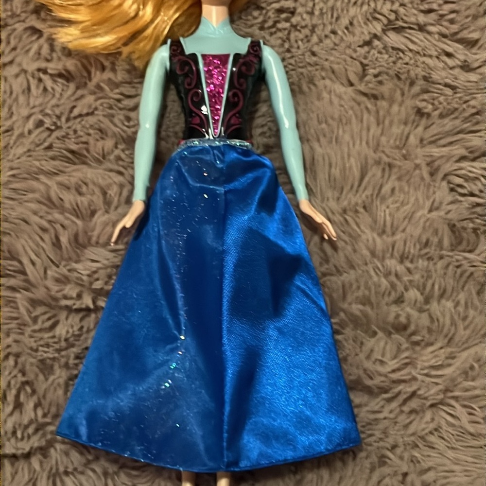 Elsa Barbie 2013 Mattel Disney Frozen movie character Princess skirt toy doll - Picture 3 of 7